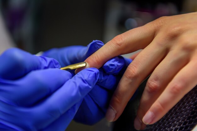 Cerrar manicura en salón de cosmética