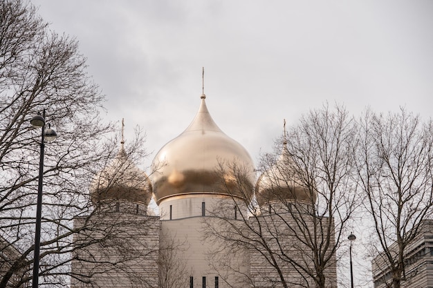 Cerrar mezquita de cúpula dorada