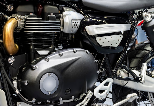 Cerrar motor de motocicleta retro moderno y brillante