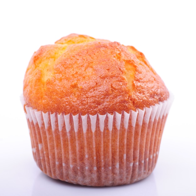 Cerrar muffin fresco en la mesa