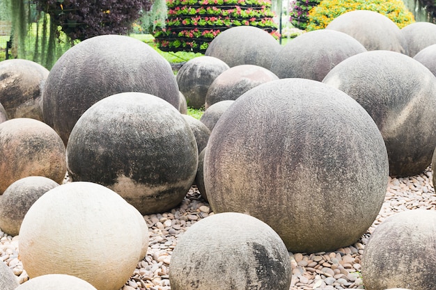 Cerrar piedra en jardín japonés