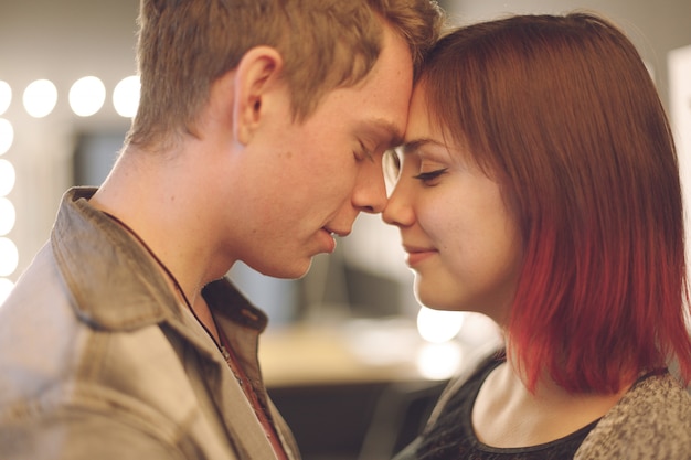 Foto cerrar retrato joven pareja momentos juntos