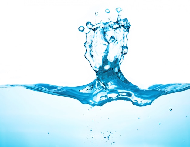 Cerrar salpicaduras de agua sobre fondo blanco.