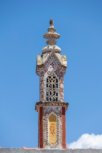 Cerrar vista de la chimenea típica del Algarve en Portugal