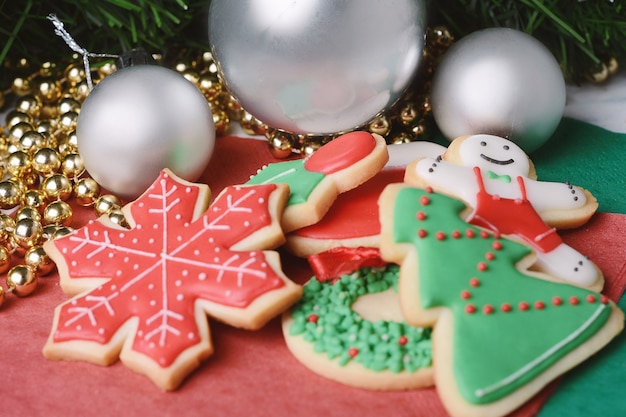 Cerrar vista de coloridas galletas de Navidad