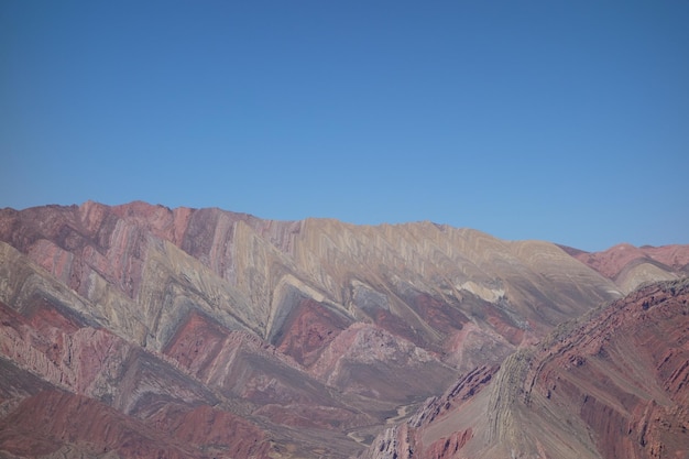 Cerro de catorce colores o cerro 14 colores ubicado en Humahuaca al norte de Argentina montaña arcoíris