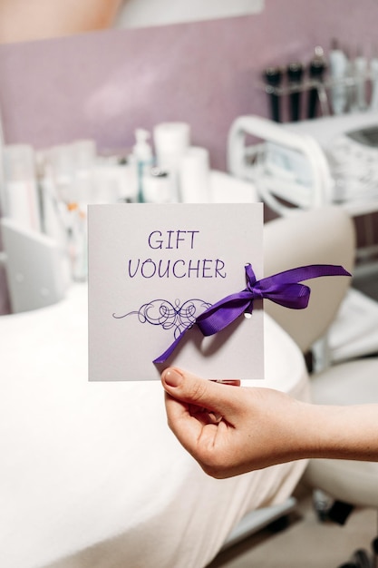 Certificado de regalo de salón de belleza vales de regalo de salon de cosmetología tarjeta de regalo en cosmetóloga femenina