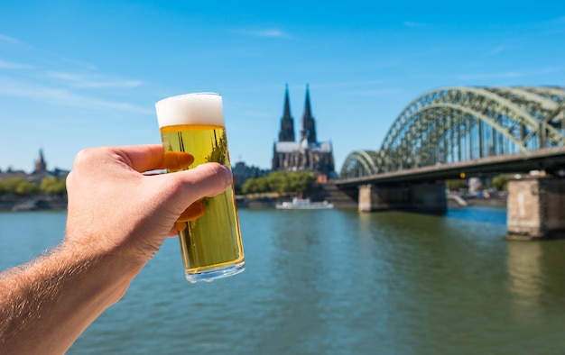 Cerveja alemã Kolsch em Colônia no Rio Reno Alemanha