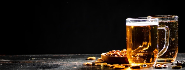 Cerveja com pretzels salgados