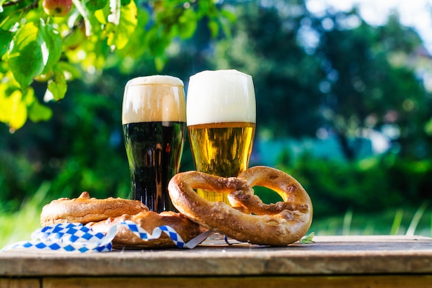 Cerveja e pretzels, festa da oktoberfest