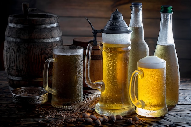 Cerveja light em um copo na mesa