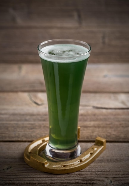 Cerveja verde e ferradura