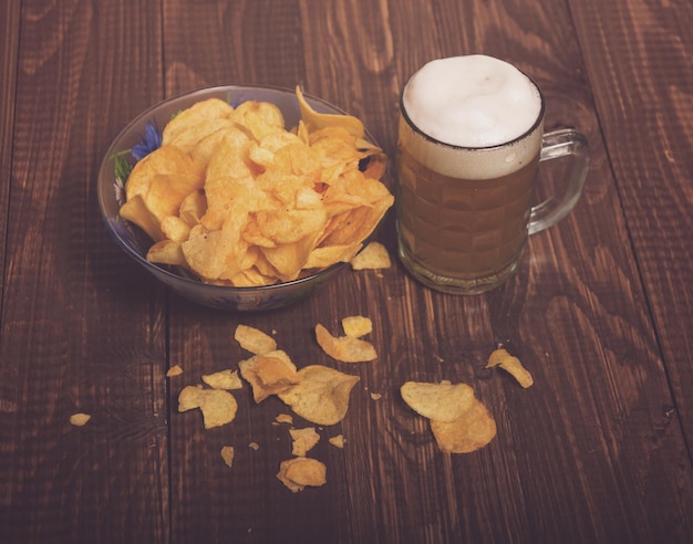 Cerveza y patatas fritas