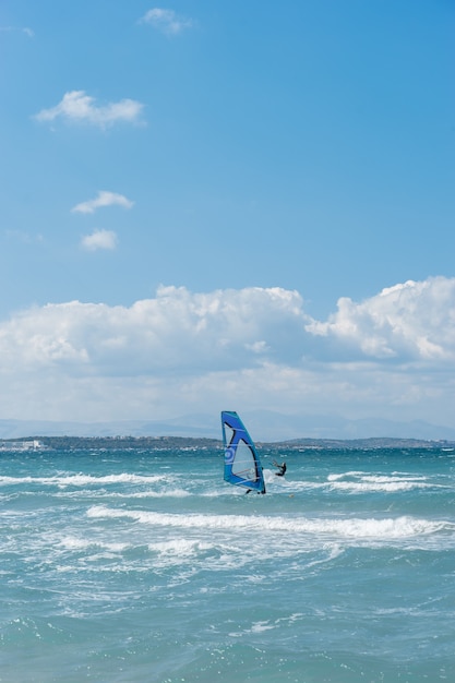 Cesme Turquía 23 de septiembre de 2021 Windsurf en Ilica Beach