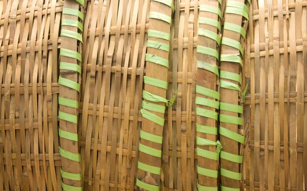 Foto cesta de bambú