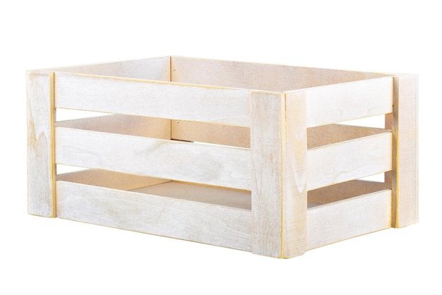 Cesta de caja de madera aislada sobre fondo blanco