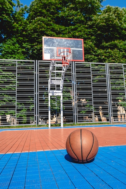 cesta de basquete ao ar livre