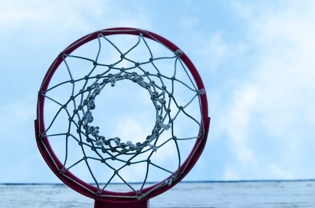 Cesta de basquete ao ar livre