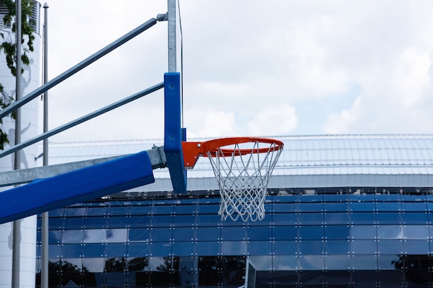 Cesta de basquete de rua. Esporte de conceito, basquete de rua.