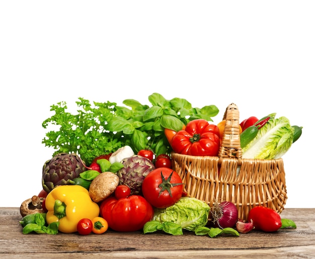 cesta de compras de vegetais e ervas alimentos saudáveis