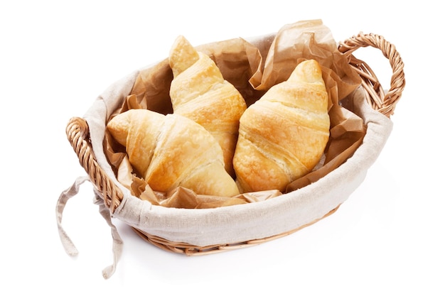 Cesta de croissants frescos