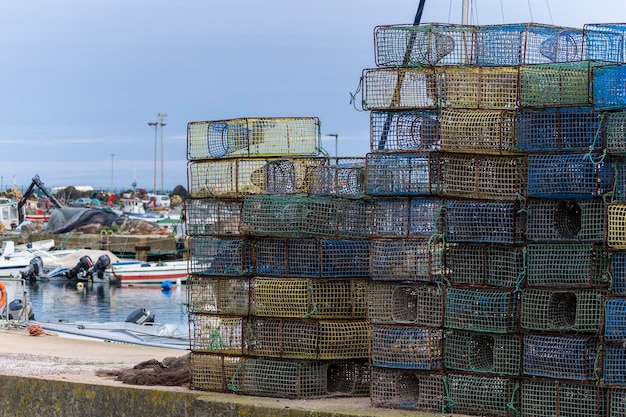 Cestas de cangrejos y langostas utilizadas por los pescadores en sus barcos