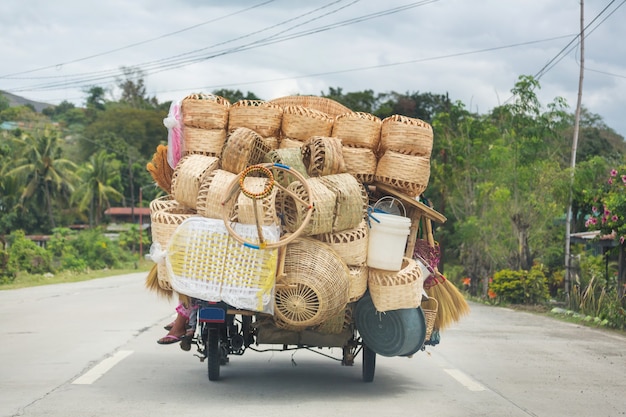 Cestas en el coche, Indonesia, isla de Java