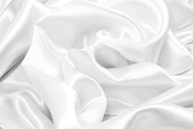 Cetim luxuoso da textura de seda branca para o fundo abstrato. tecido branco bonito, foco suave