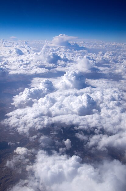 Céu aéreo e fundo de nuvens