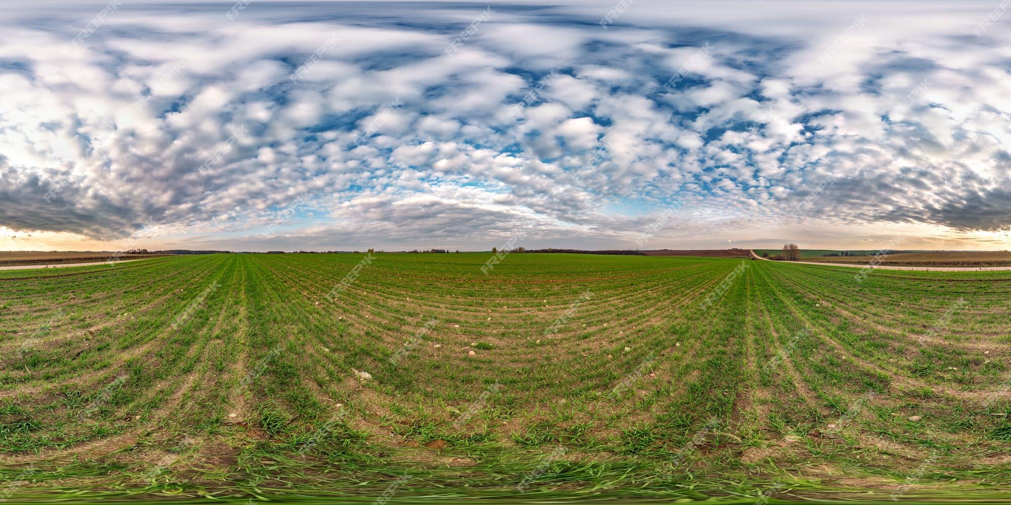 céu azul claro com sol de halo. panorama hdri sem costura visão de ângulo  de 360