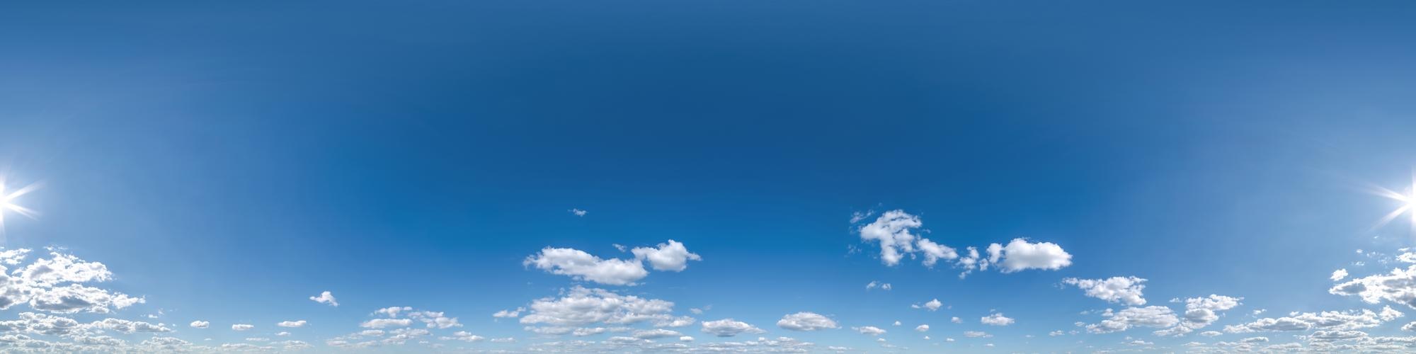 Panorama Azul Do Céu Com Nuvens De Cirros Leves. Panorama Hdr Hdr