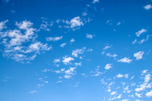 Céu azul com fundo de nuvem
