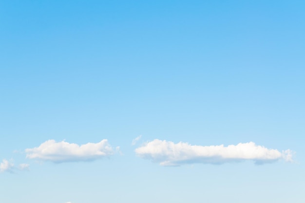 Céu azul com nuvem com elemento de composição de céu natural de luz do dia de fundo de design nublado