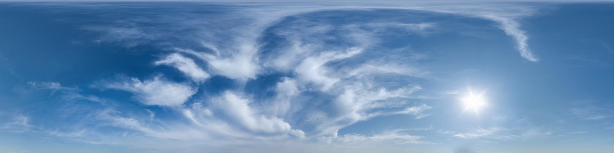 hdri 360 panorama do azul céu com cumulus nuvens com zênite dentro