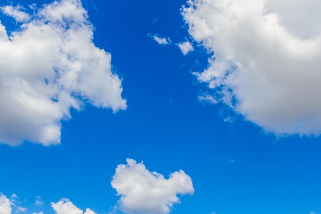 Céu azul, com, nuvens, e, sol, fundo