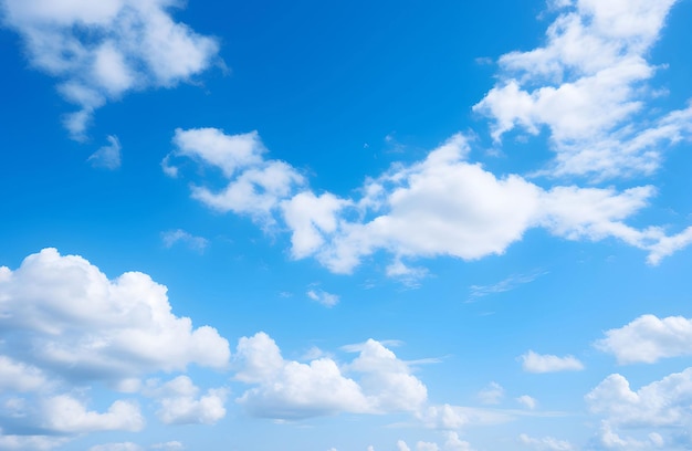 Céu azul com nuvens no céu