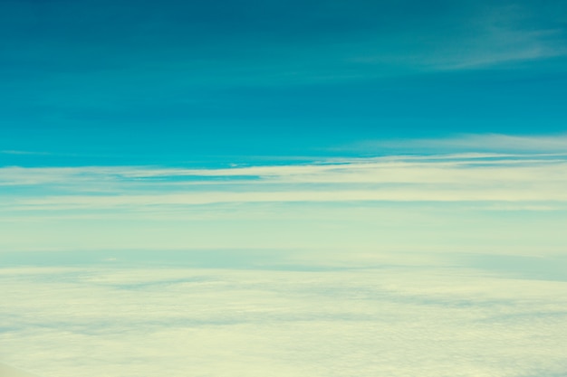 Céu azul com nuvens