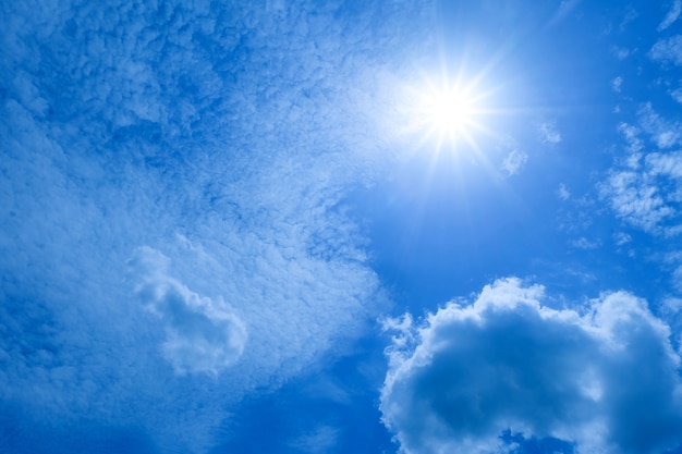 Céu azul com nuvens