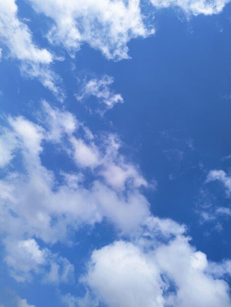 Foto céu azul e nuvem branca e fundo bonito