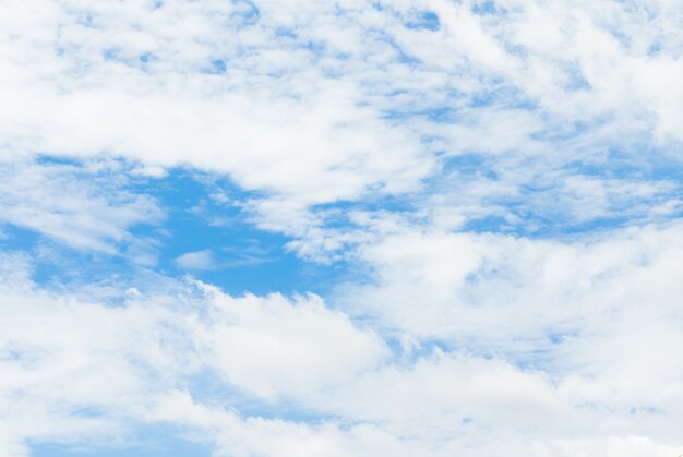 Foto céu azul e nuvens