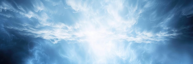 Foto céu azul etéreo com luz solar e nuvens