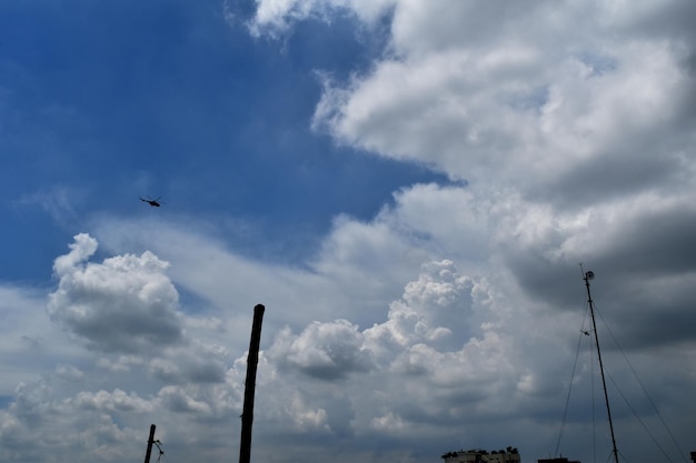 Céu azul nublado