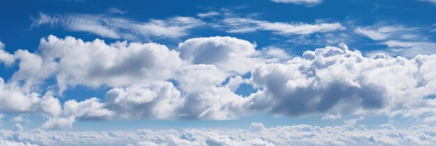 Céu azul panorâmico e material de nuvens brancas