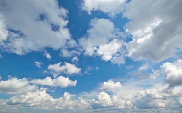 Céu azul profundo