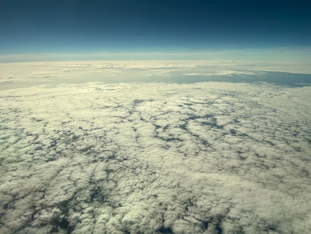 Foto céu branco superior da vista do avião