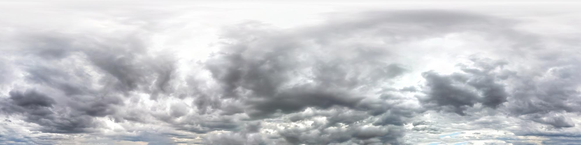 céu azul claro com belas nuvens. panorama hdri sem costura visão de ângulo  de 360 graus sem chão para uso em gráficos 3D ou desenvolvimento de jogos  como sky dome ou editar