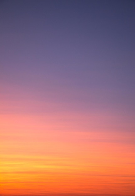 Céu colorido com nuvens