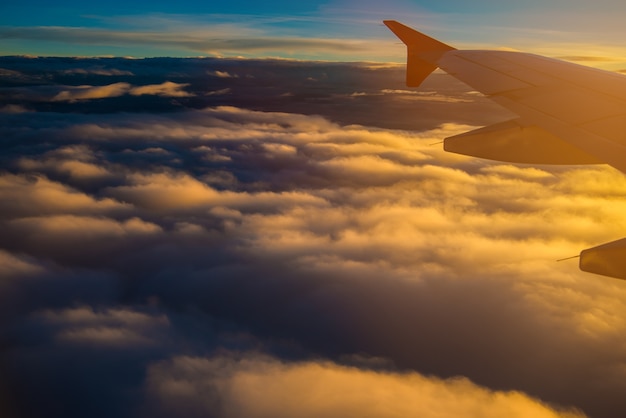 Foto céu da noite linda vista da janela do avião