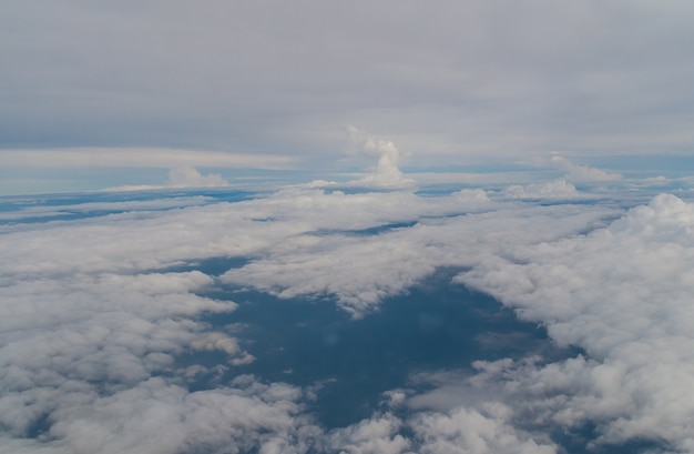 Céu de nuvem no céu como plano de fundo