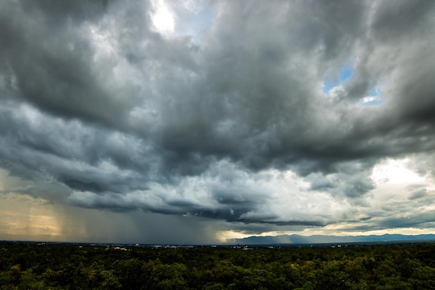 Céu de tempestade com trovões Nuvens de chuva xa